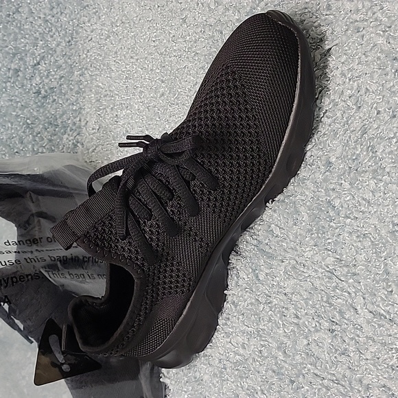 Light weight sneakers - Picture 2 of 4